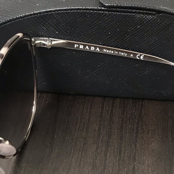 Authentic Prada sunglasses. With case - Picture 3 of 8